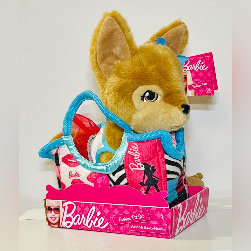 NEW Barbie Pets (Chihuahua) W/Carrying Bag & Outfit